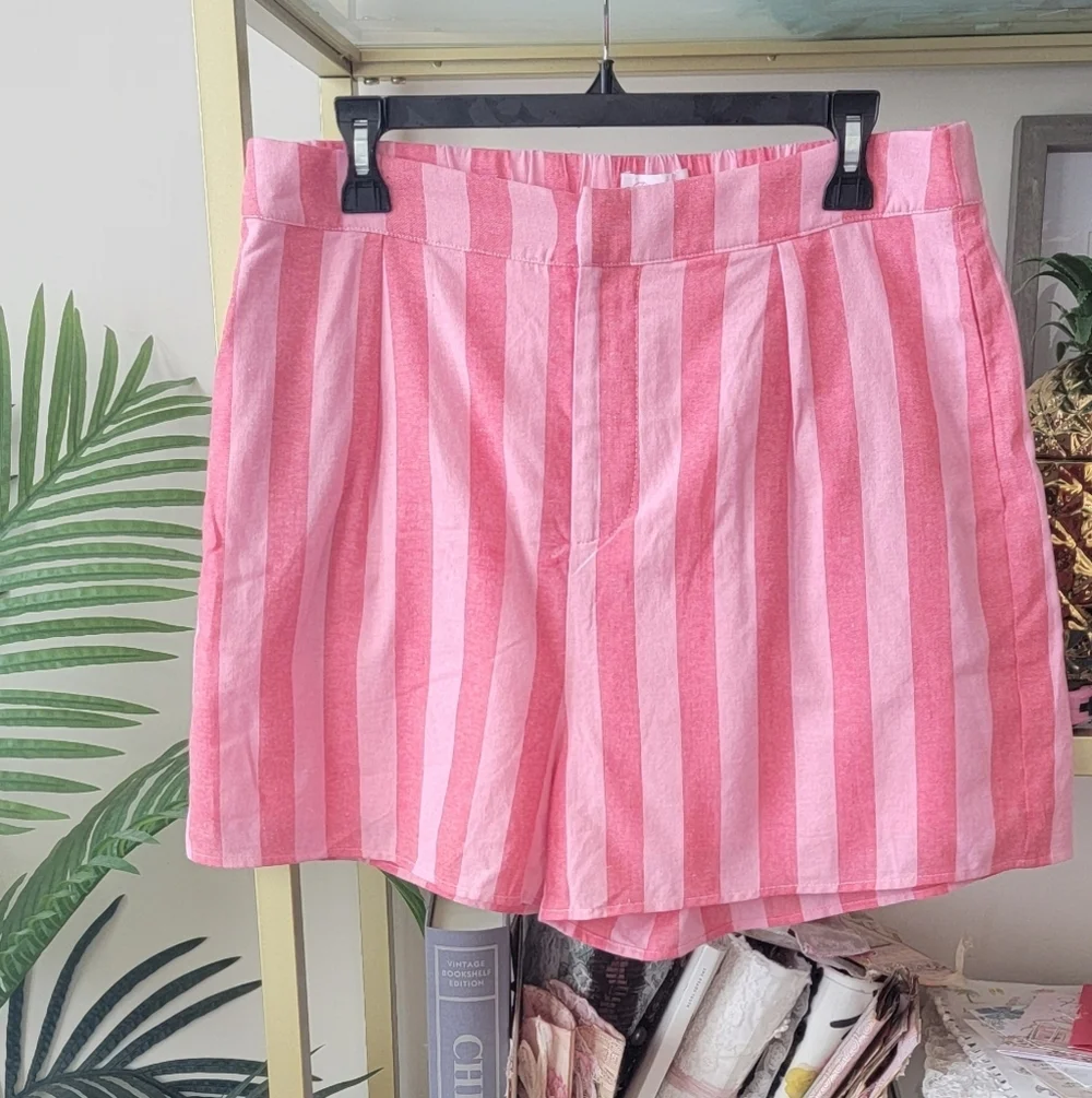 NWOT Pink Lily Boutique - Pink and White Striped Women's Shorts - Size XL